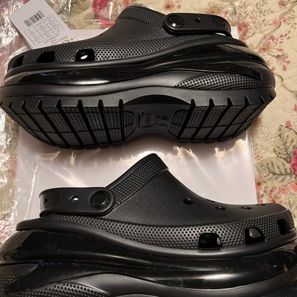 Mega Crush Platform Crocs 9 - Picture 3 of 12